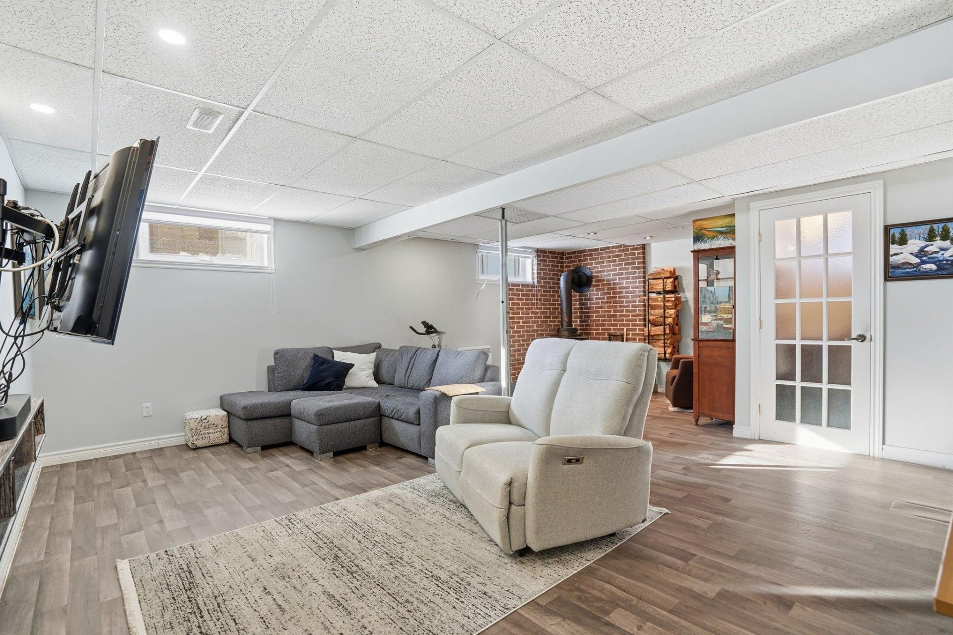 









1135


Rue Monat

,
Saint-Jean-sur-Richelieu,




QC
J2X4V5

