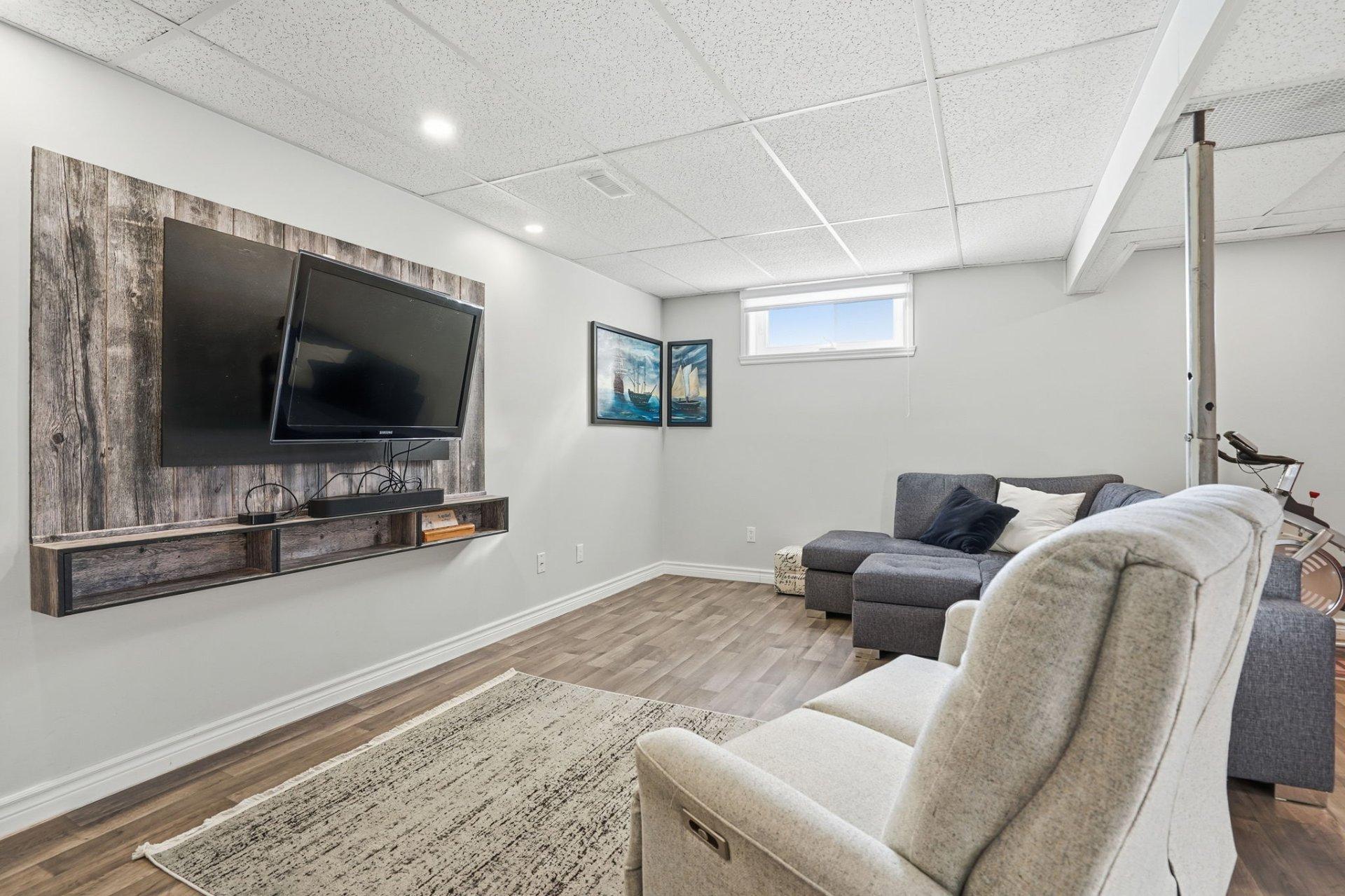 









1135


Rue Monat

,
Saint-Jean-sur-Richelieu,




QC
J2X4V5

