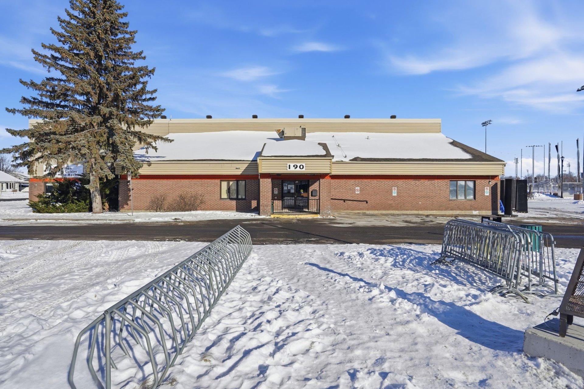 









1135


Rue Monat

,
Saint-Jean-sur-Richelieu,




QC
J2X4V5

