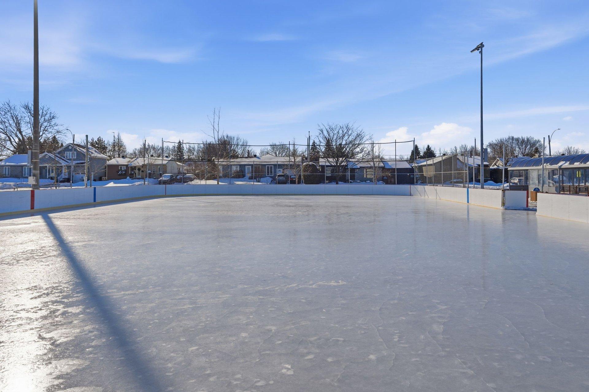 









1135


Rue Monat

,
Saint-Jean-sur-Richelieu,




QC
J2X4V5

