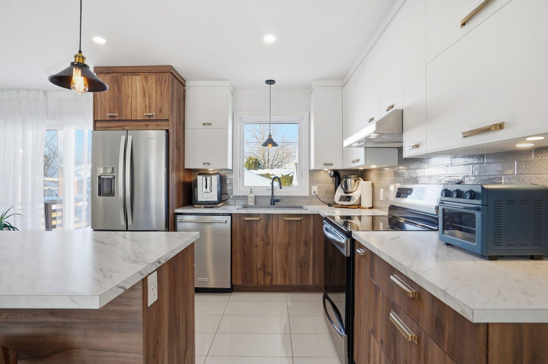 









1135


Rue Monat

,
Saint-Jean-sur-Richelieu,




QC
J2X4V5

