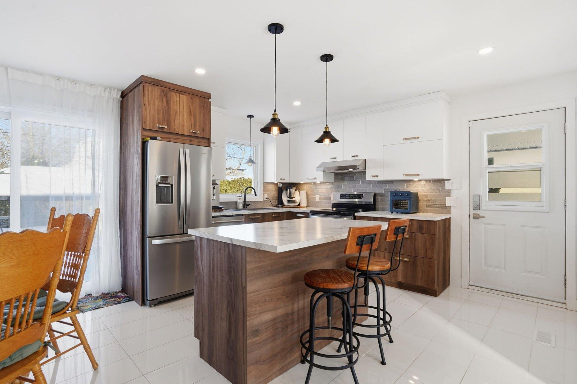 









1135


Rue Monat

,
Saint-Jean-sur-Richelieu,




QC
J2X4V5

