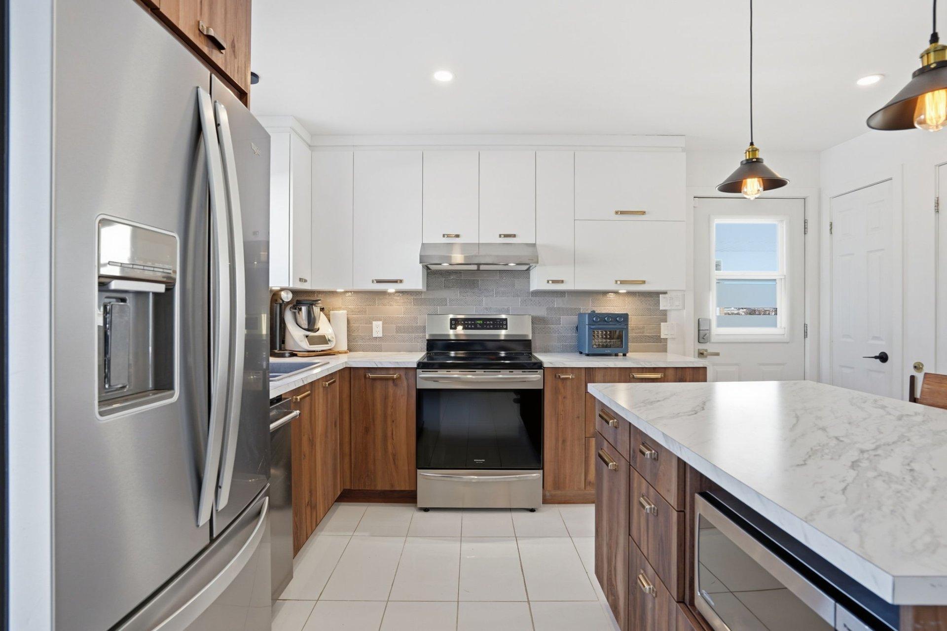 









1135


Rue Monat

,
Saint-Jean-sur-Richelieu,




QC
J2X4V5

