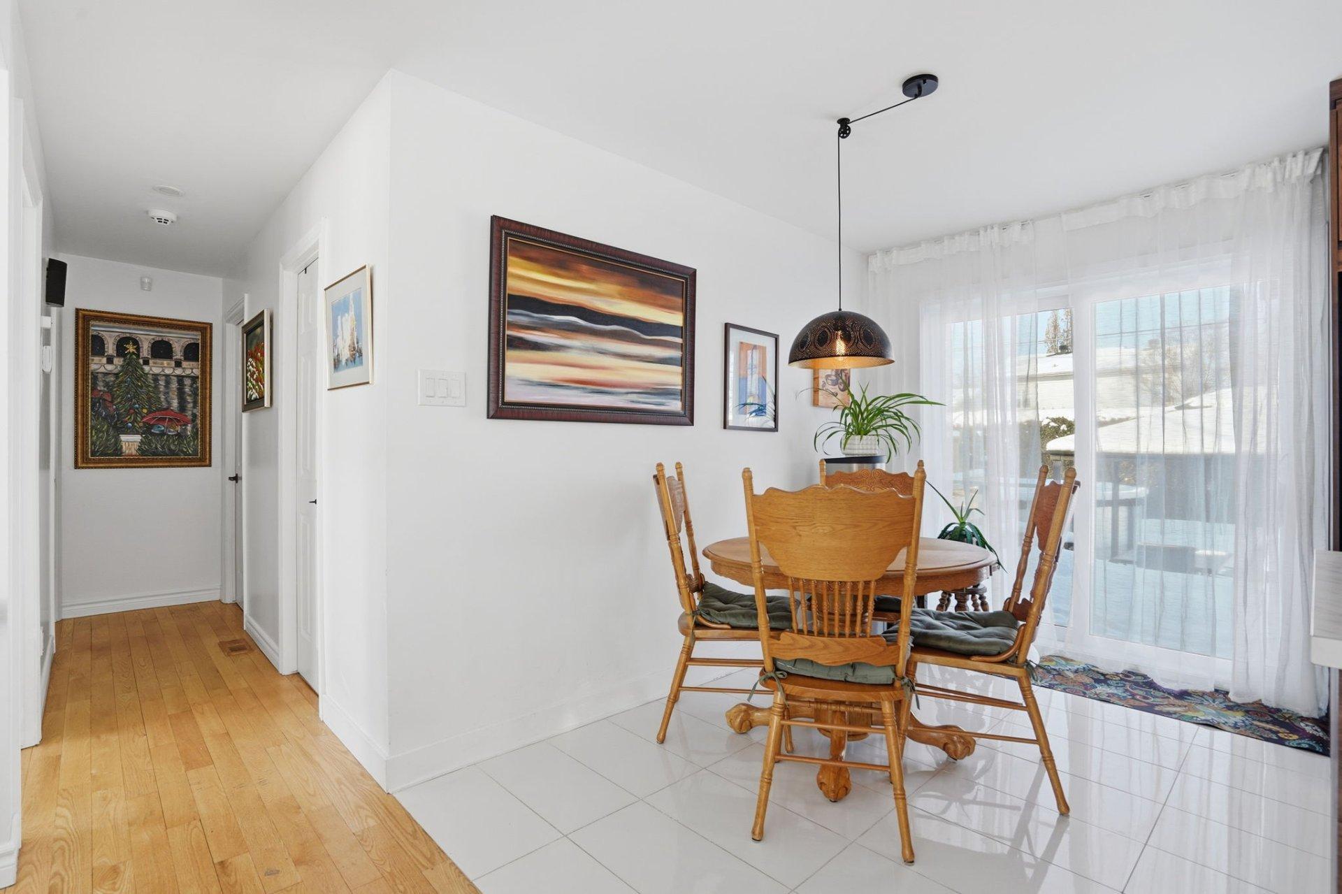 









1135


Rue Monat

,
Saint-Jean-sur-Richelieu,




QC
J2X4V5

