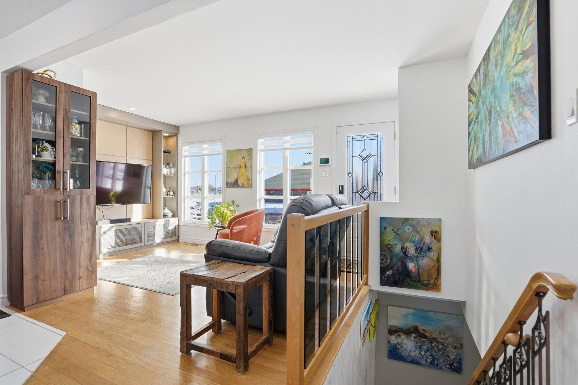 









1135


Rue Monat

,
Saint-Jean-sur-Richelieu,




QC
J2X4V5

