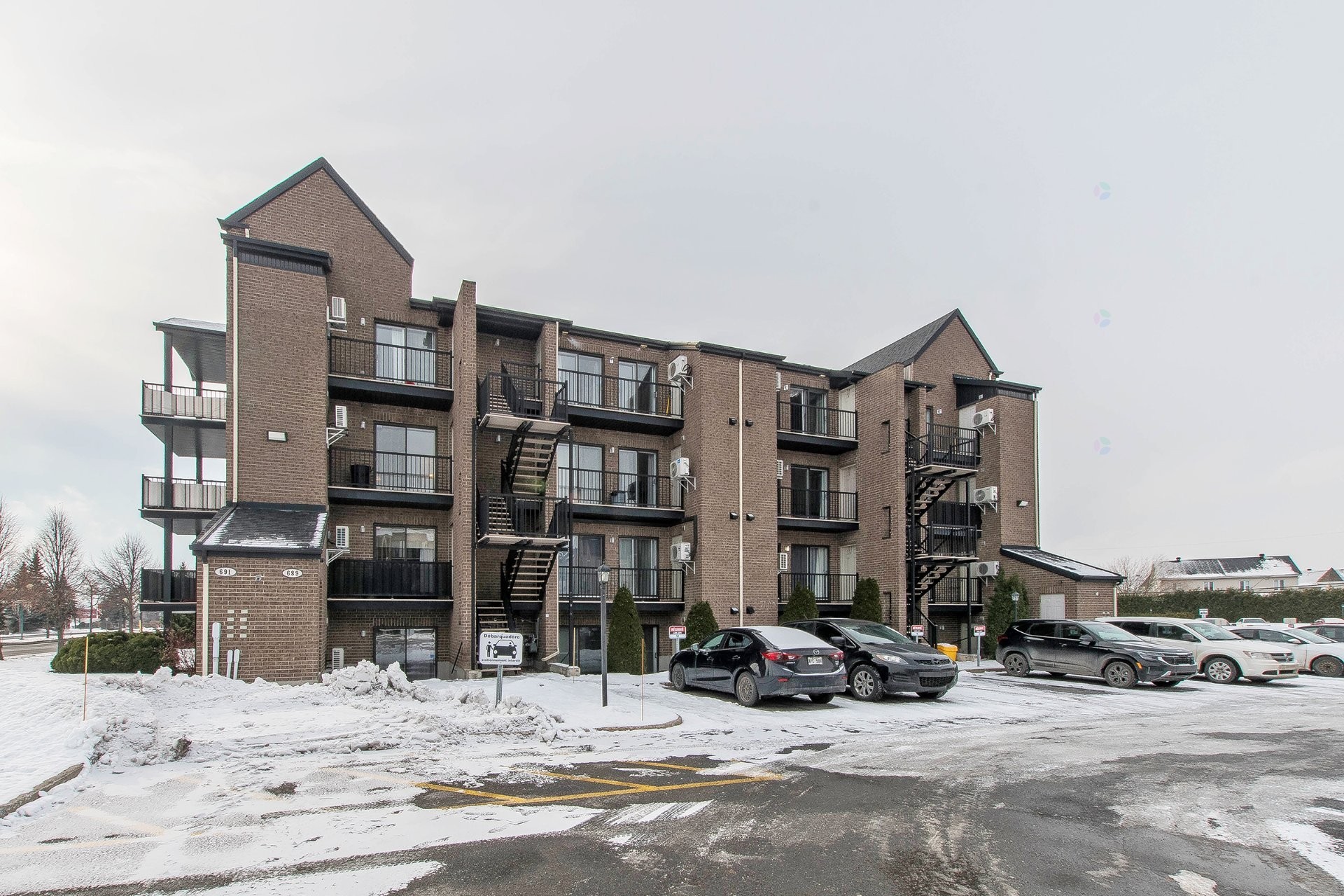 









691


Mtée des Pionniers

, 201,
Terrebonne (Lachenaie),




QC
J6V1T7

