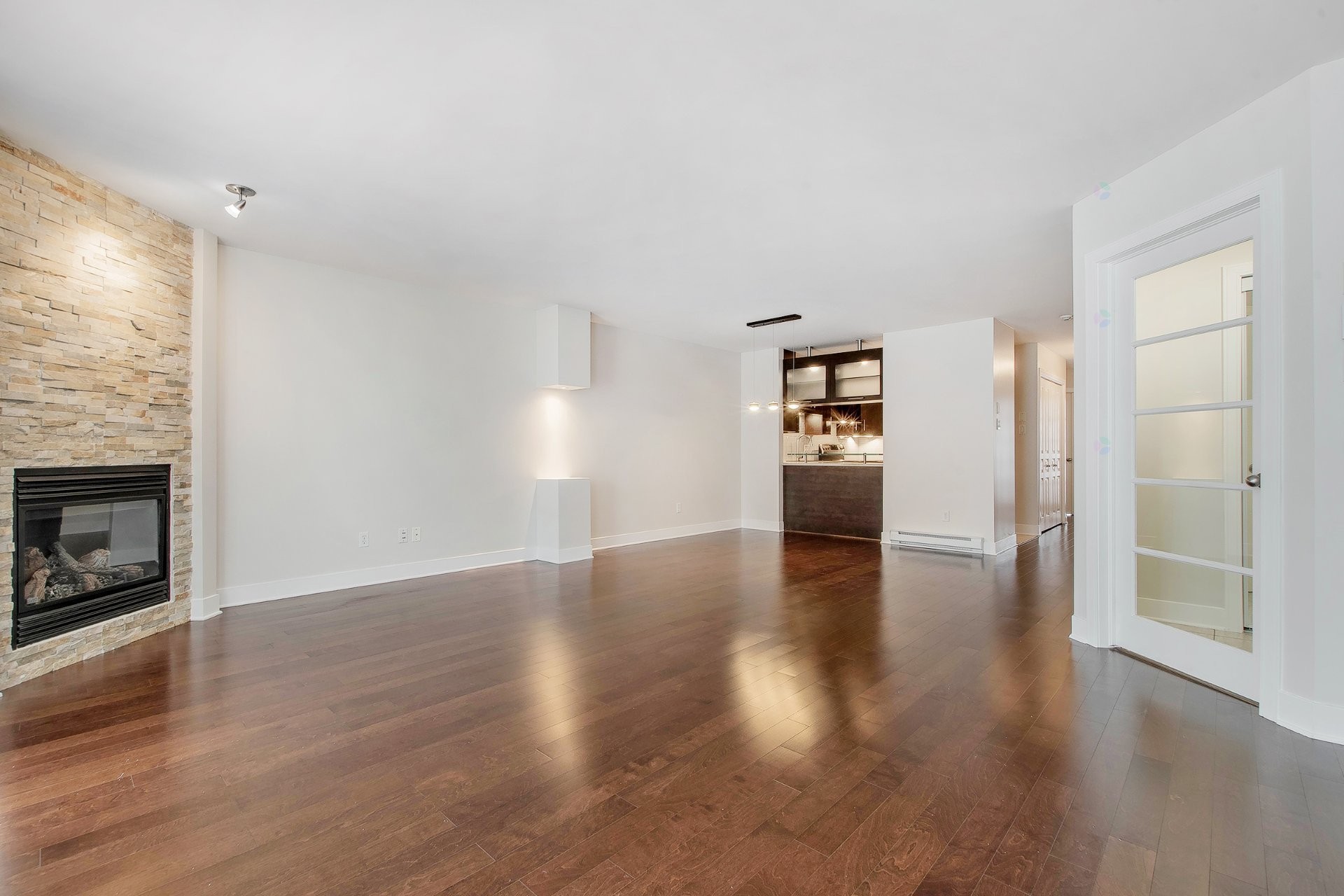 









691


Mtée des Pionniers

, 201,
Terrebonne (Lachenaie),




QC
J6V1T7

