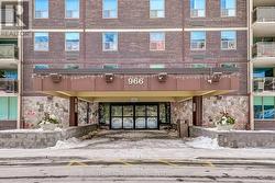 966 Inverhouse Dr. front entrance