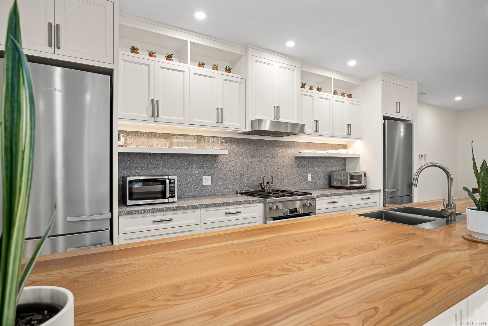 









3767


Maple

Lane,
Royston,




BC
V0R 2V0

