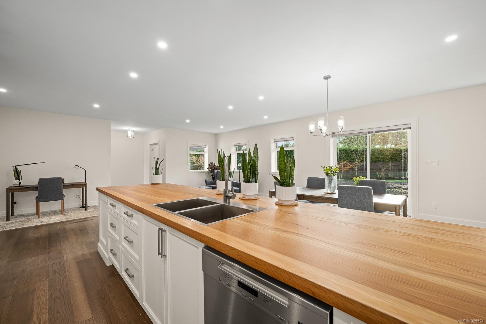 









3767


Maple

Lane,
Royston,




BC
V0R 2V0

