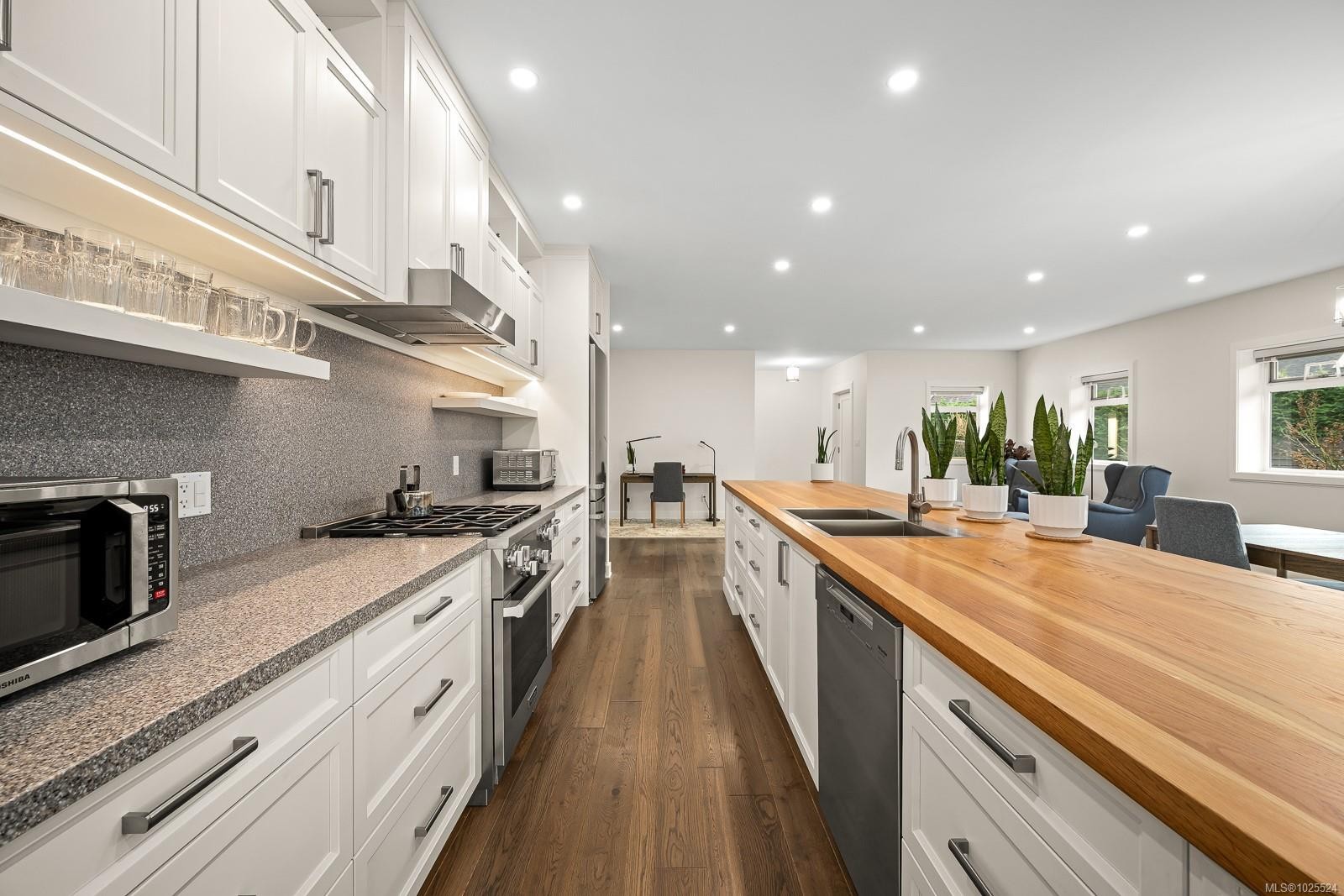 









3767


Maple

Lane,
Royston,




BC
V0R 2V0

