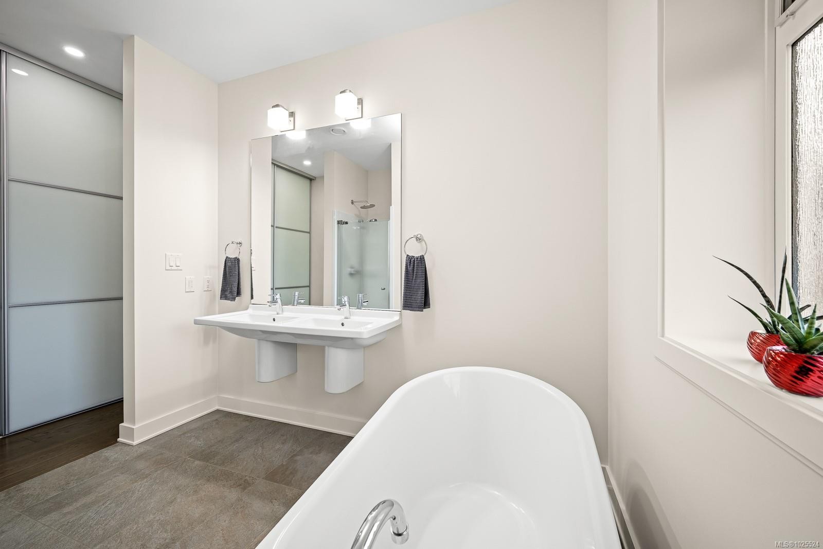 









3767


Maple

Lane,
Royston,




BC
V0R 2V0

