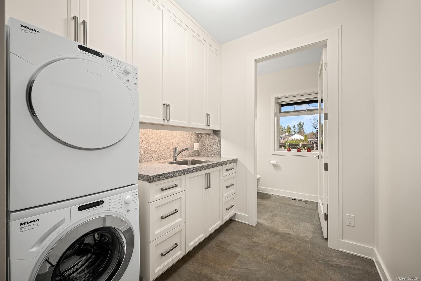 









3767


Maple

Lane,
Royston,




BC
V0R 2V0

