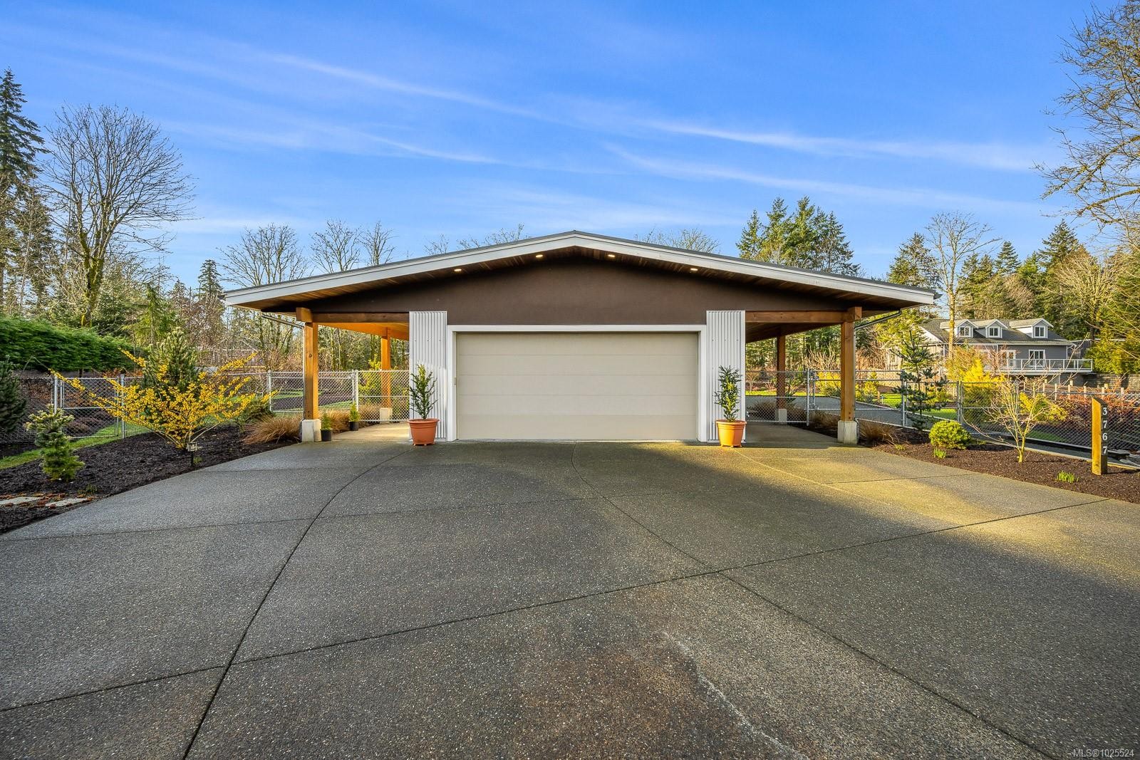 









3767


Maple

Lane,
Royston,




BC
V0R 2V0

