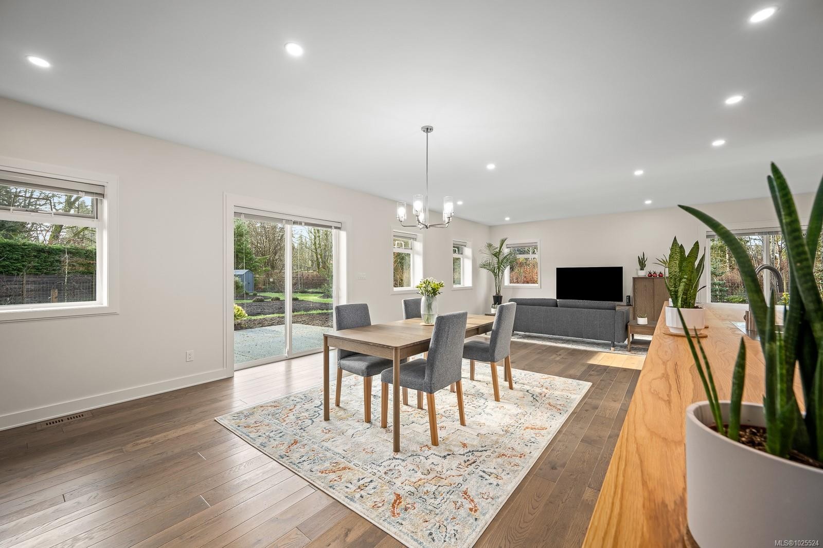 









3767


Maple

Lane,
Royston,




BC
V0R 2V0

