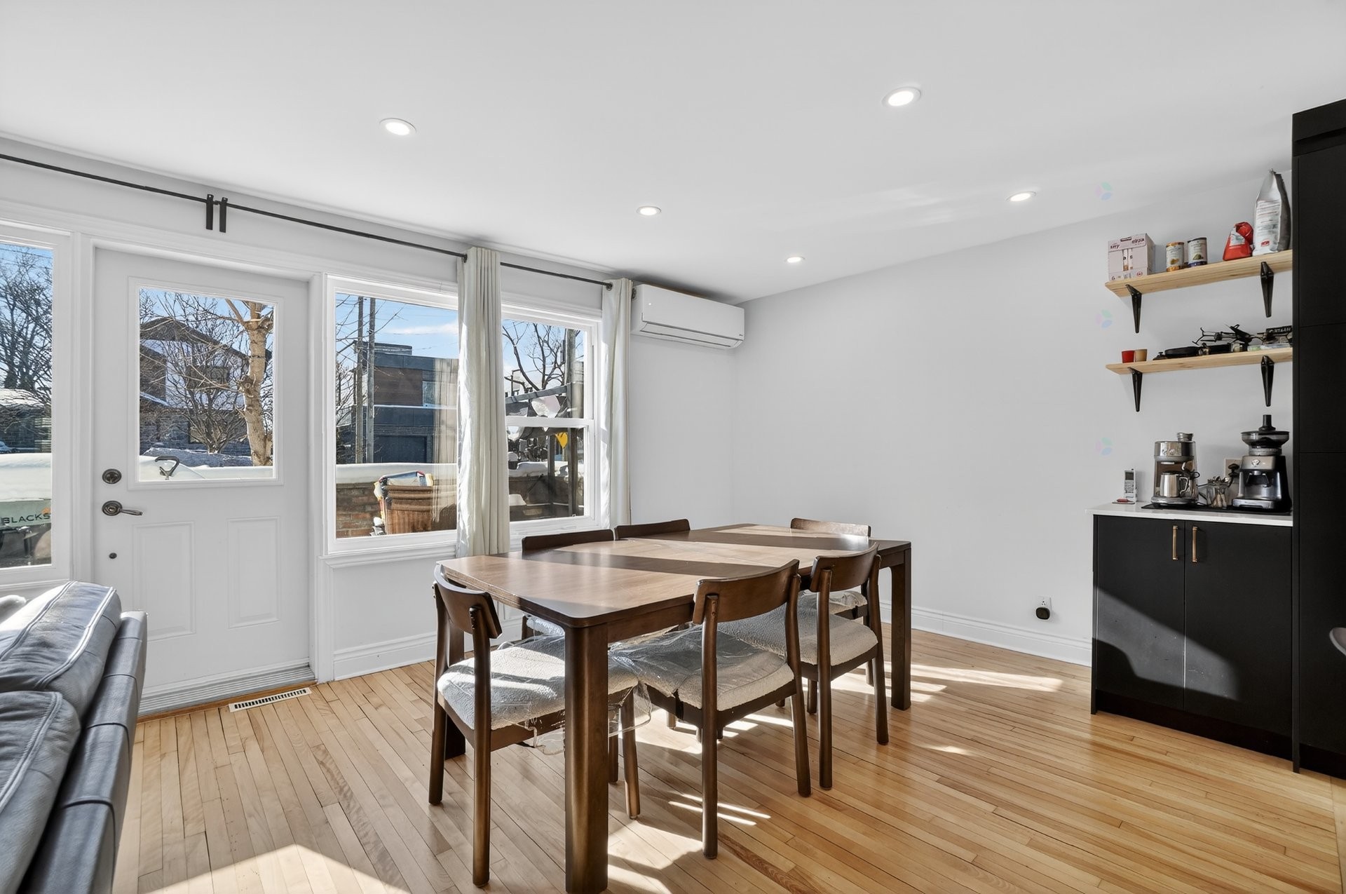 









189

 - 191


Boul. des Prairies

,
Laval (Laval-des-Rapides),




QC
H7N2T8

