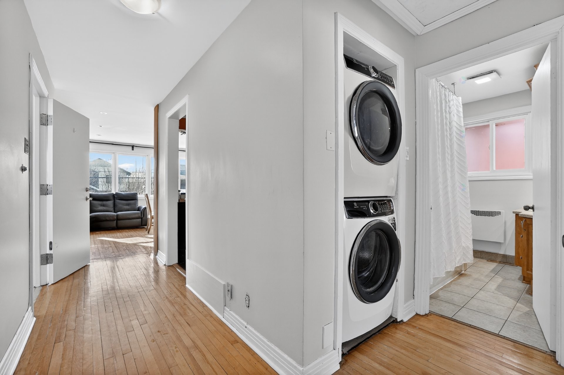 









189

 - 191


Boul. des Prairies

,
Laval (Laval-des-Rapides),




QC
H7N2T8

