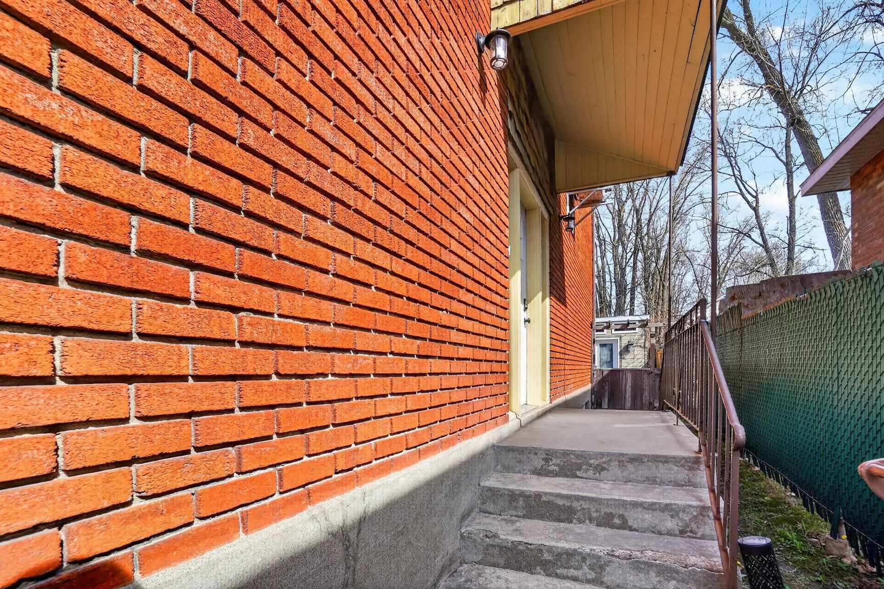 









189

 - 191


Boul. des Prairies

,
Laval (Laval-des-Rapides),




QC
H7N2T8


