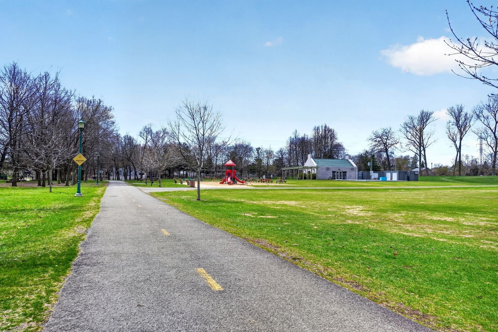 









189

 - 191


Boul. des Prairies

,
Laval (Laval-des-Rapides),




QC
H7N2T8

