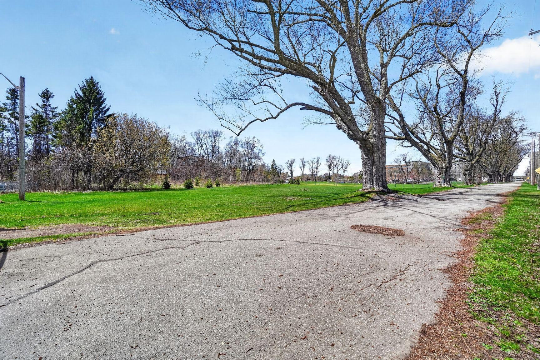 









189

 - 191


Boul. des Prairies

,
Laval (Laval-des-Rapides),




QC
H7N2T8

