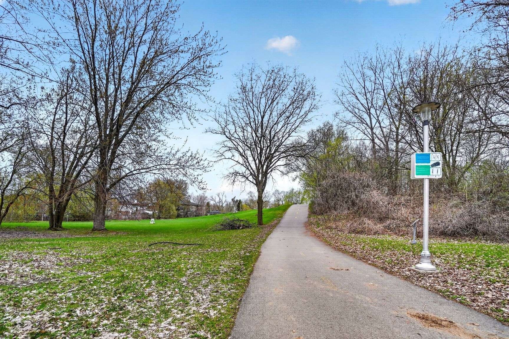 









189

 - 191


Boul. des Prairies

,
Laval (Laval-des-Rapides),




QC
H7N2T8

