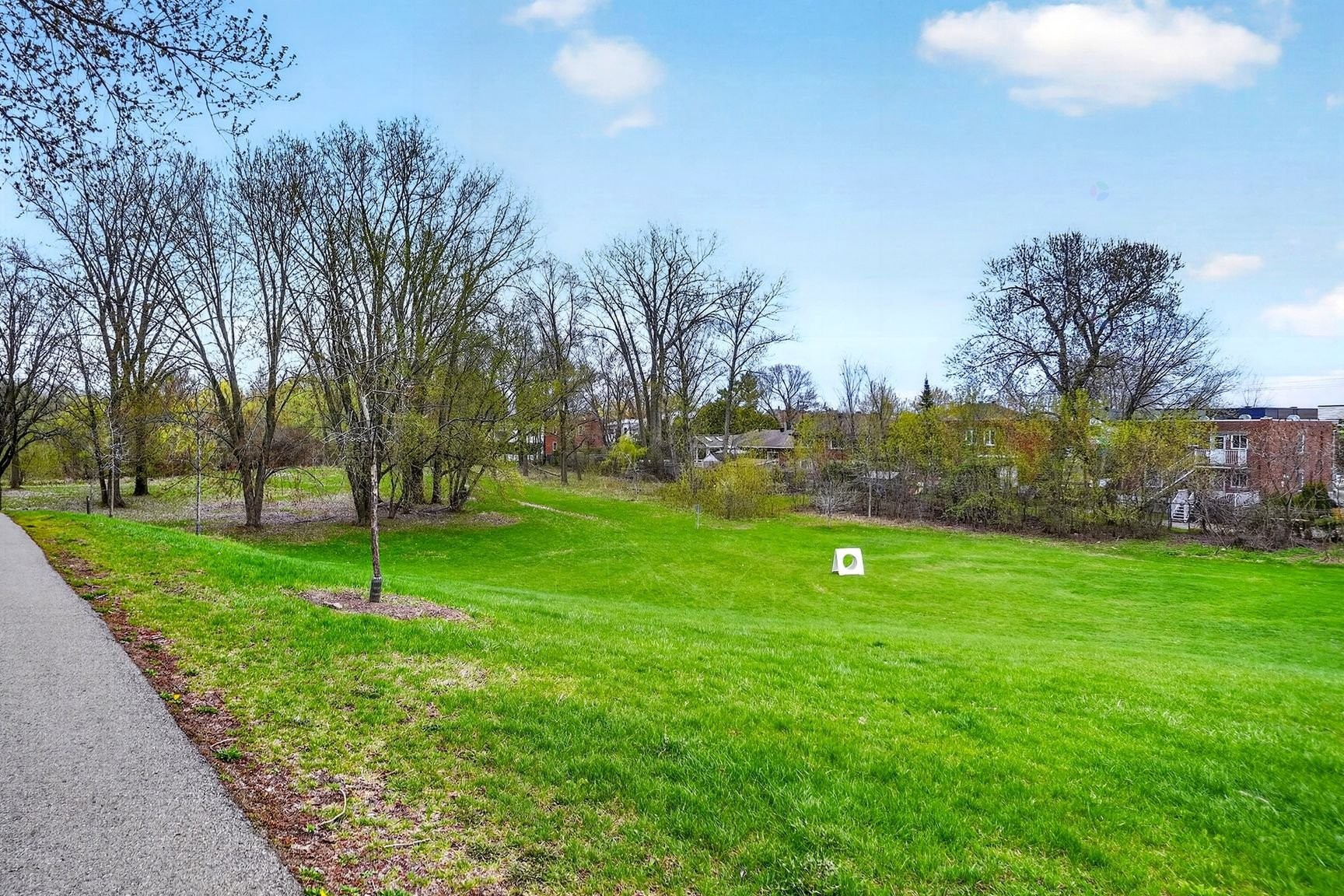 









189

 - 191


Boul. des Prairies

,
Laval (Laval-des-Rapides),




QC
H7N2T8

