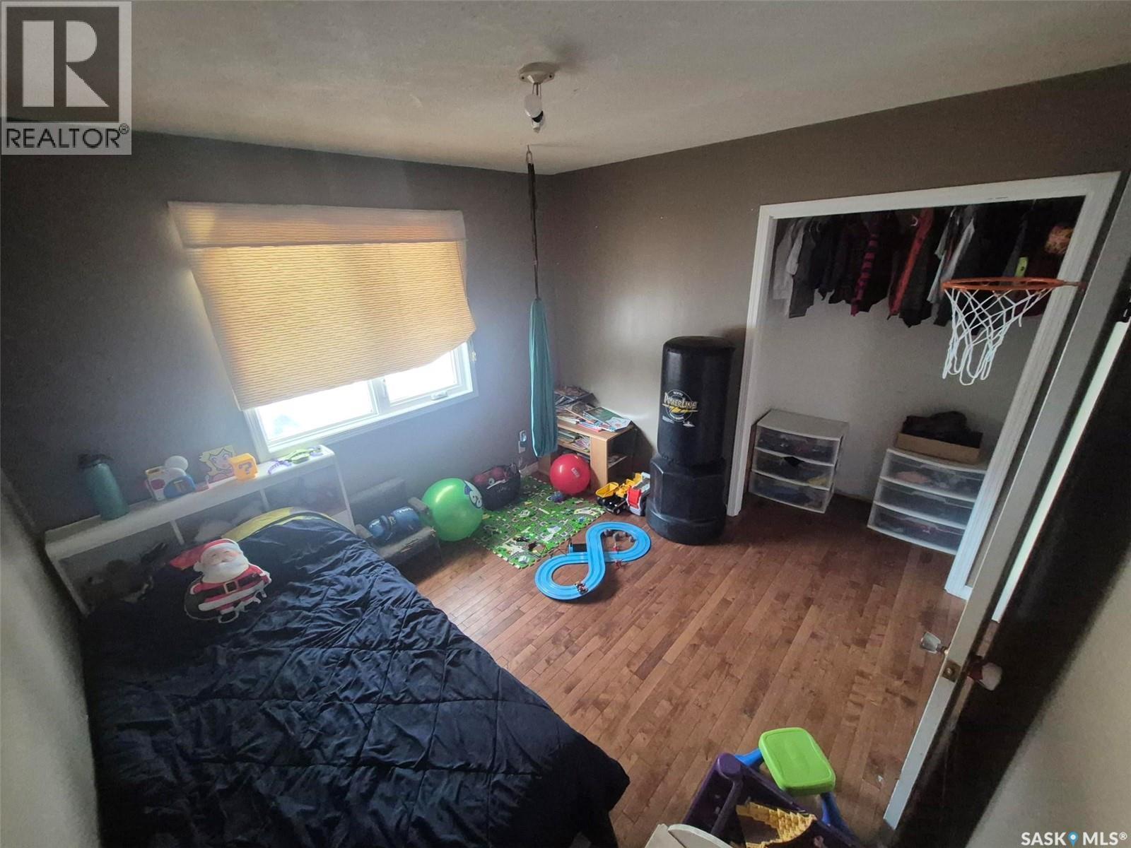 












236 1st STREET E

,
Leader,




Saskatchewan
S0N1H0

