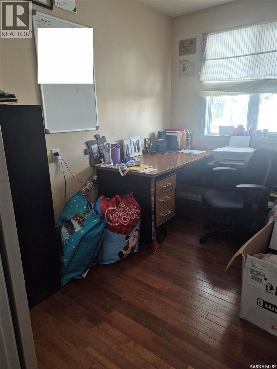 












236 1st STREET E

,
Leader,




Saskatchewan
S0N1H0

