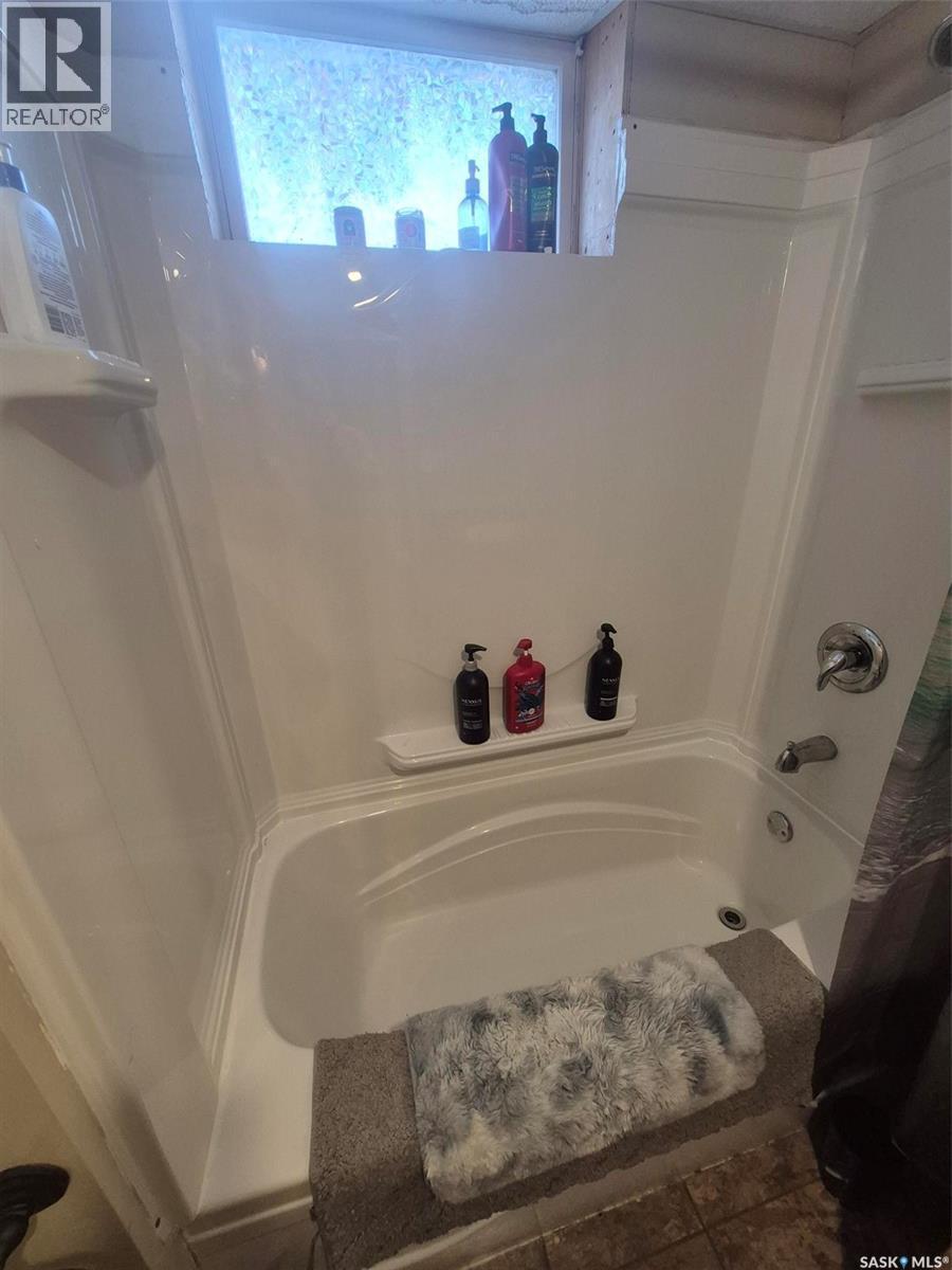 












236 1st STREET E

,
Leader,




Saskatchewan
S0N1H0

