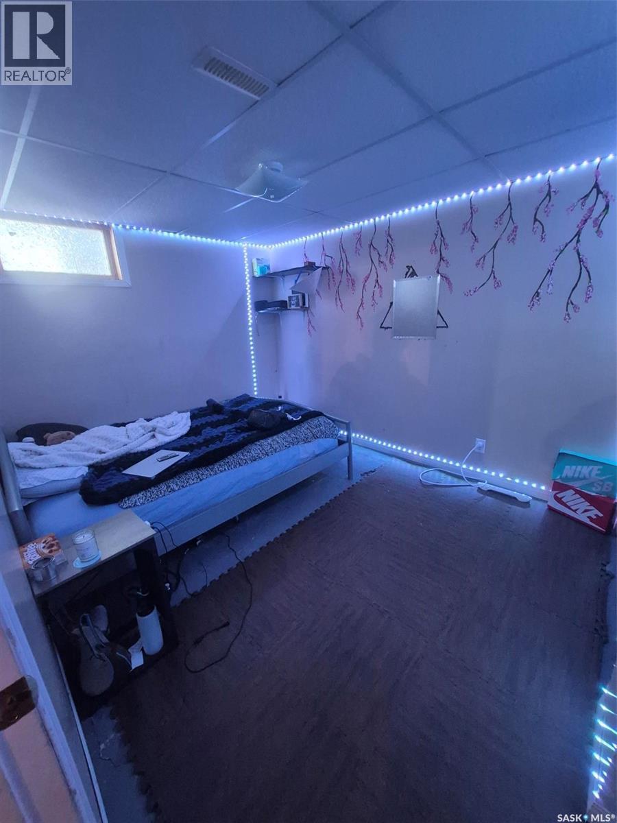 












236 1st STREET E

,
Leader,




Saskatchewan
S0N1H0

