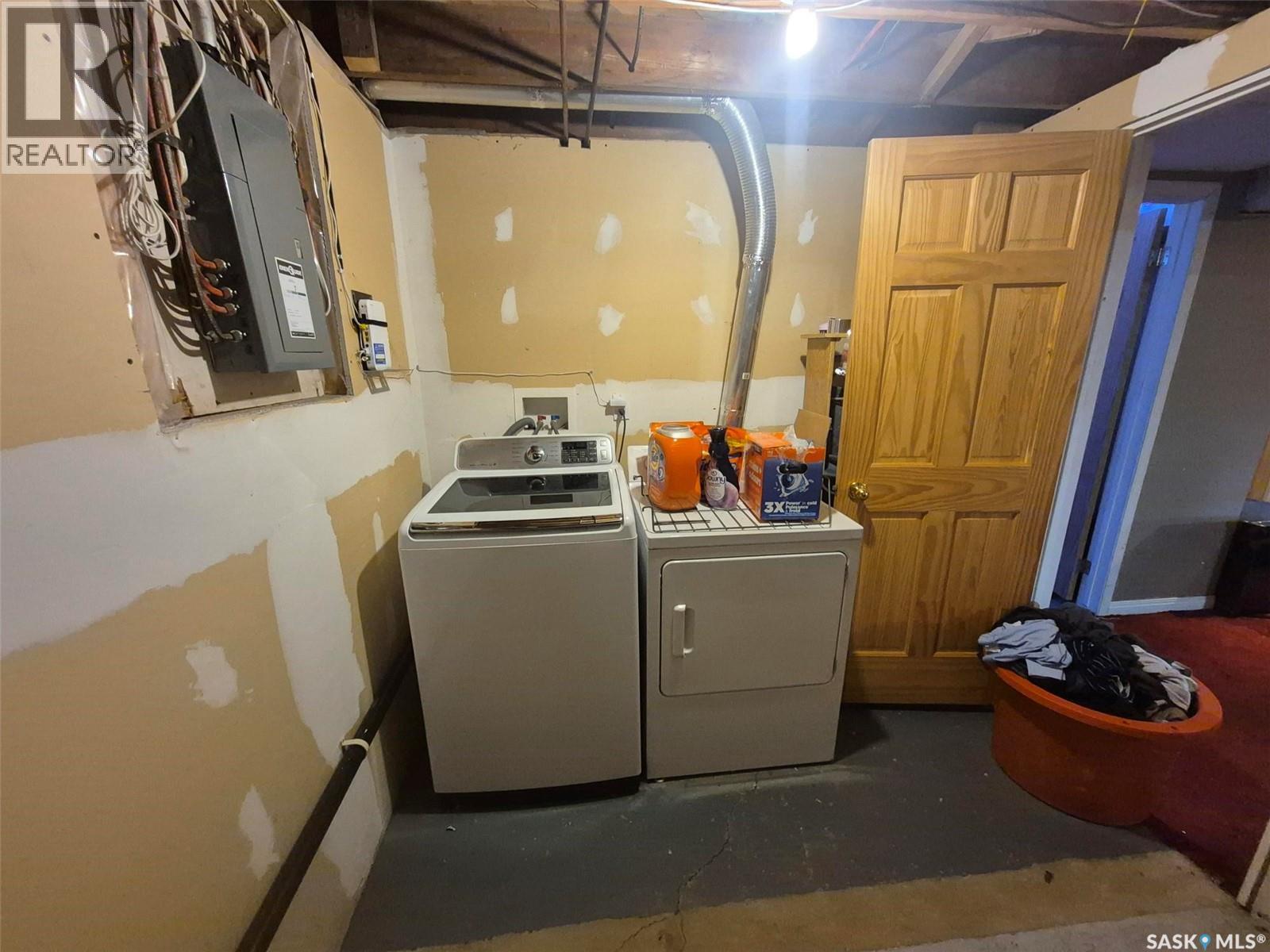 












236 1st STREET E

,
Leader,




Saskatchewan
S0N1H0

