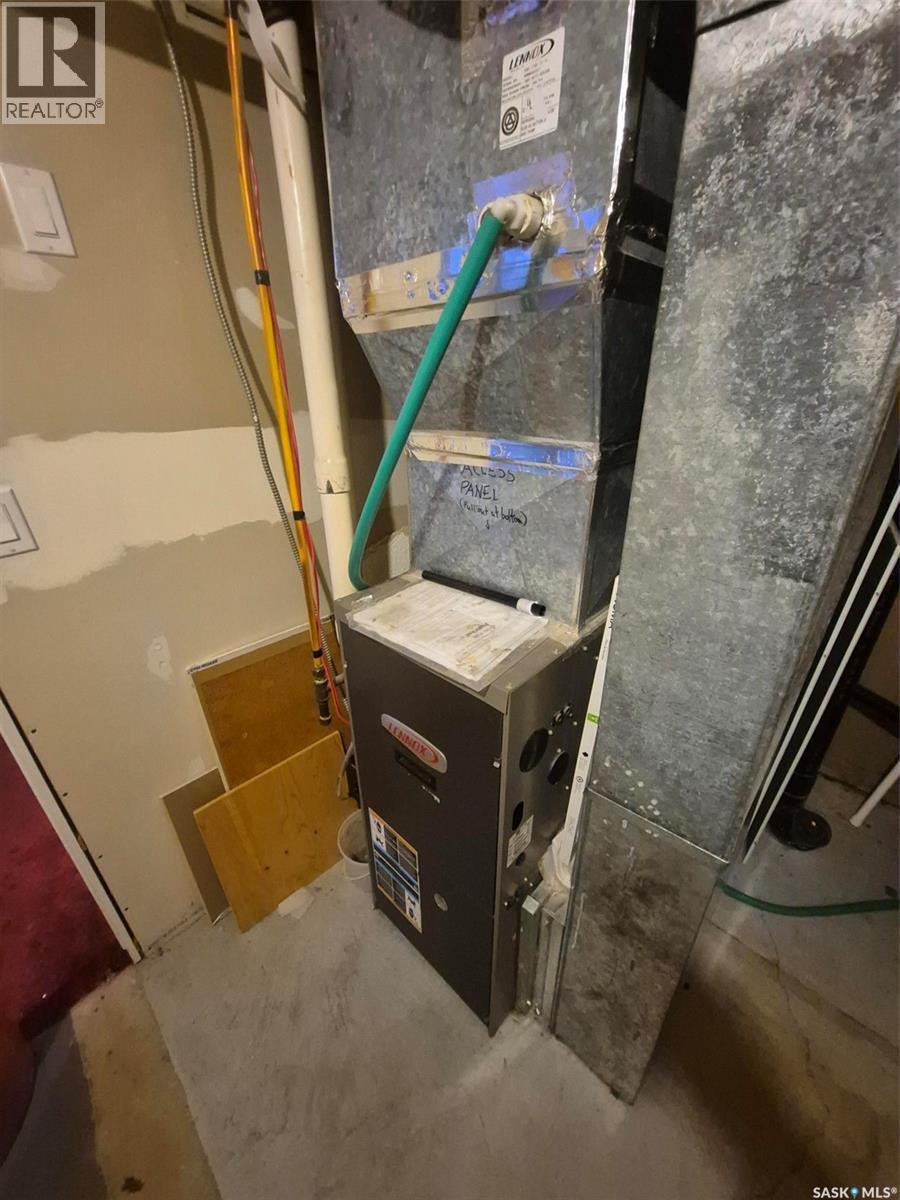 












236 1st STREET E

,
Leader,




Saskatchewan
S0N1H0

