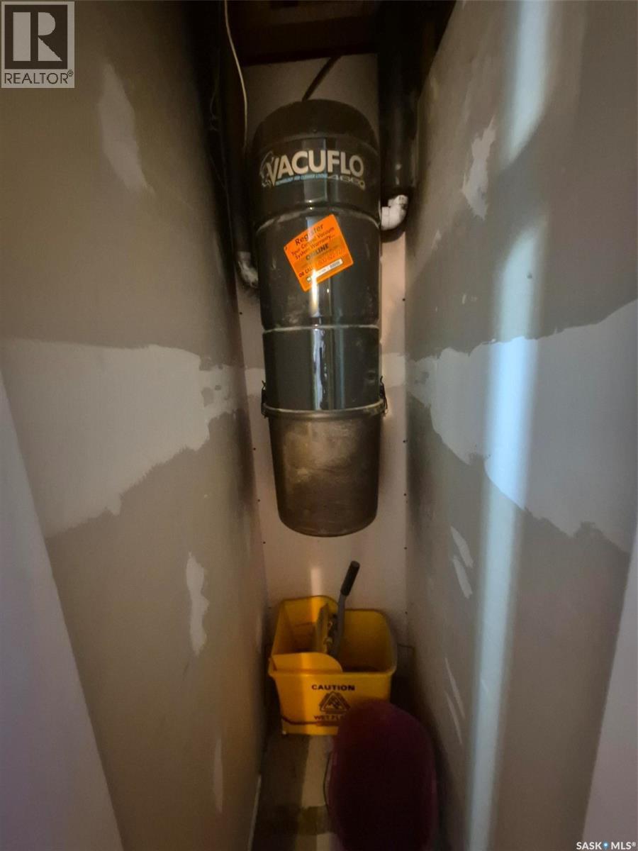 












236 1st STREET E

,
Leader,




Saskatchewan
S0N1H0

