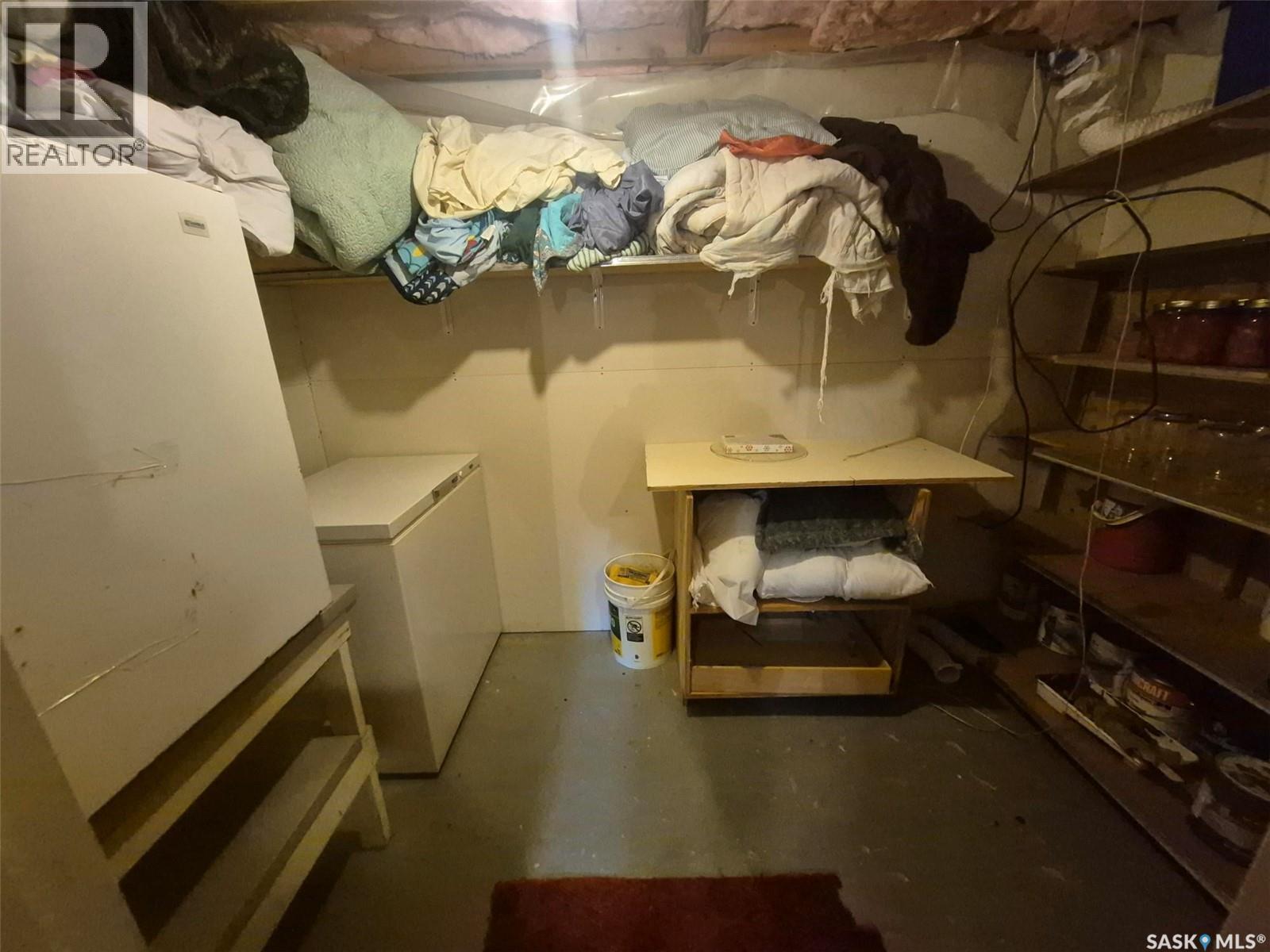 












236 1st STREET E

,
Leader,




Saskatchewan
S0N1H0

