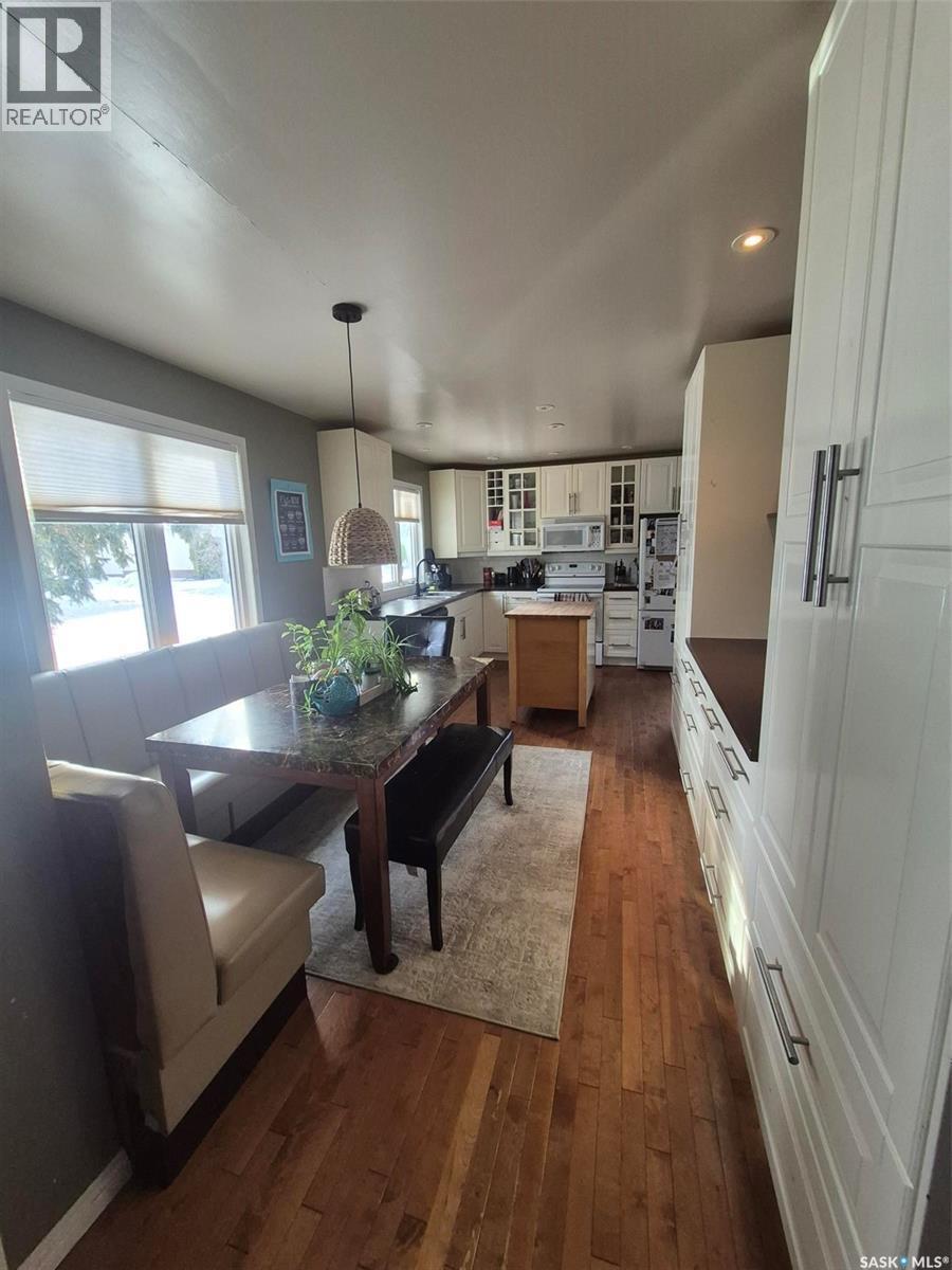 












236 1st STREET E

,
Leader,




Saskatchewan
S0N1H0

