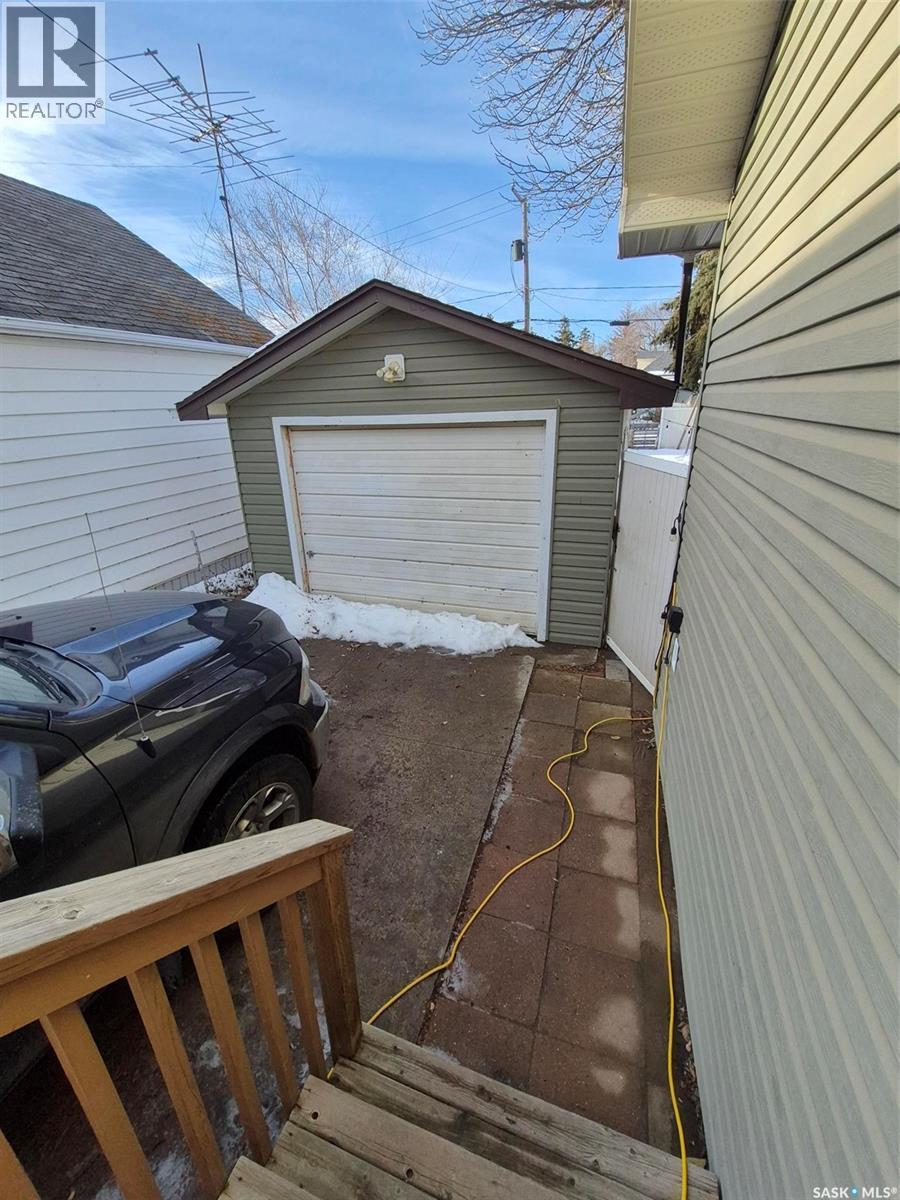 












236 1st STREET E

,
Leader,




Saskatchewan
S0N1H0

