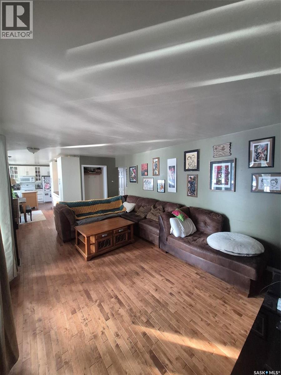 












236 1st STREET E

,
Leader,




Saskatchewan
S0N1H0

