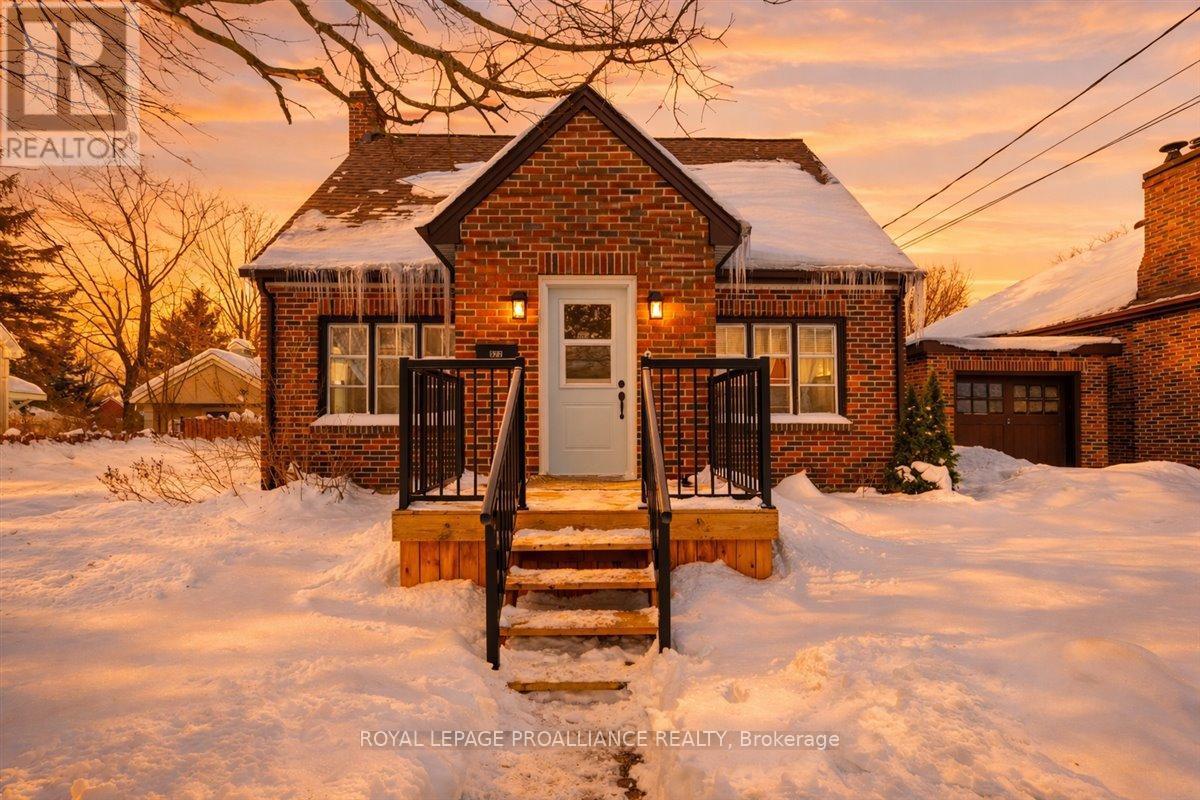 












322 DUFFERIN AVENUE

,
Belleville (Belleville Ward),




Ontario
K8N3X7

