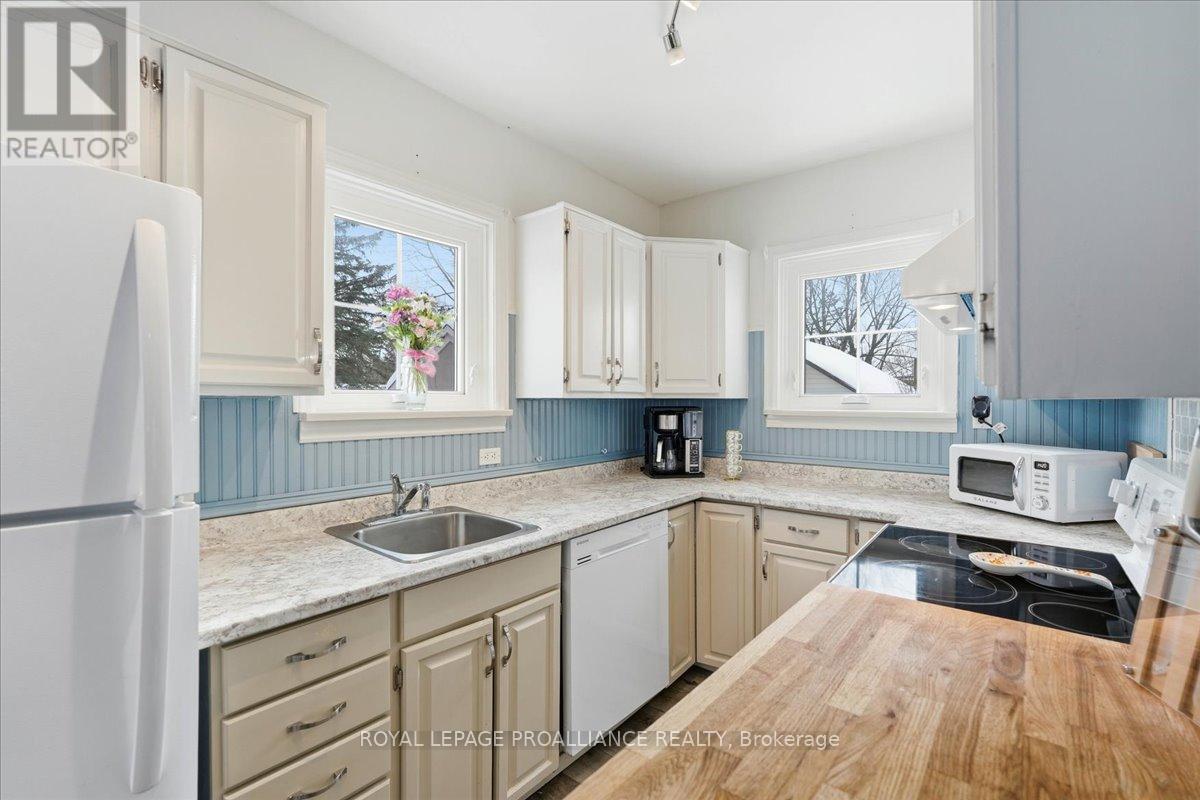 












322 DUFFERIN AVENUE

,
Belleville (Belleville Ward),




Ontario
K8N3X7

