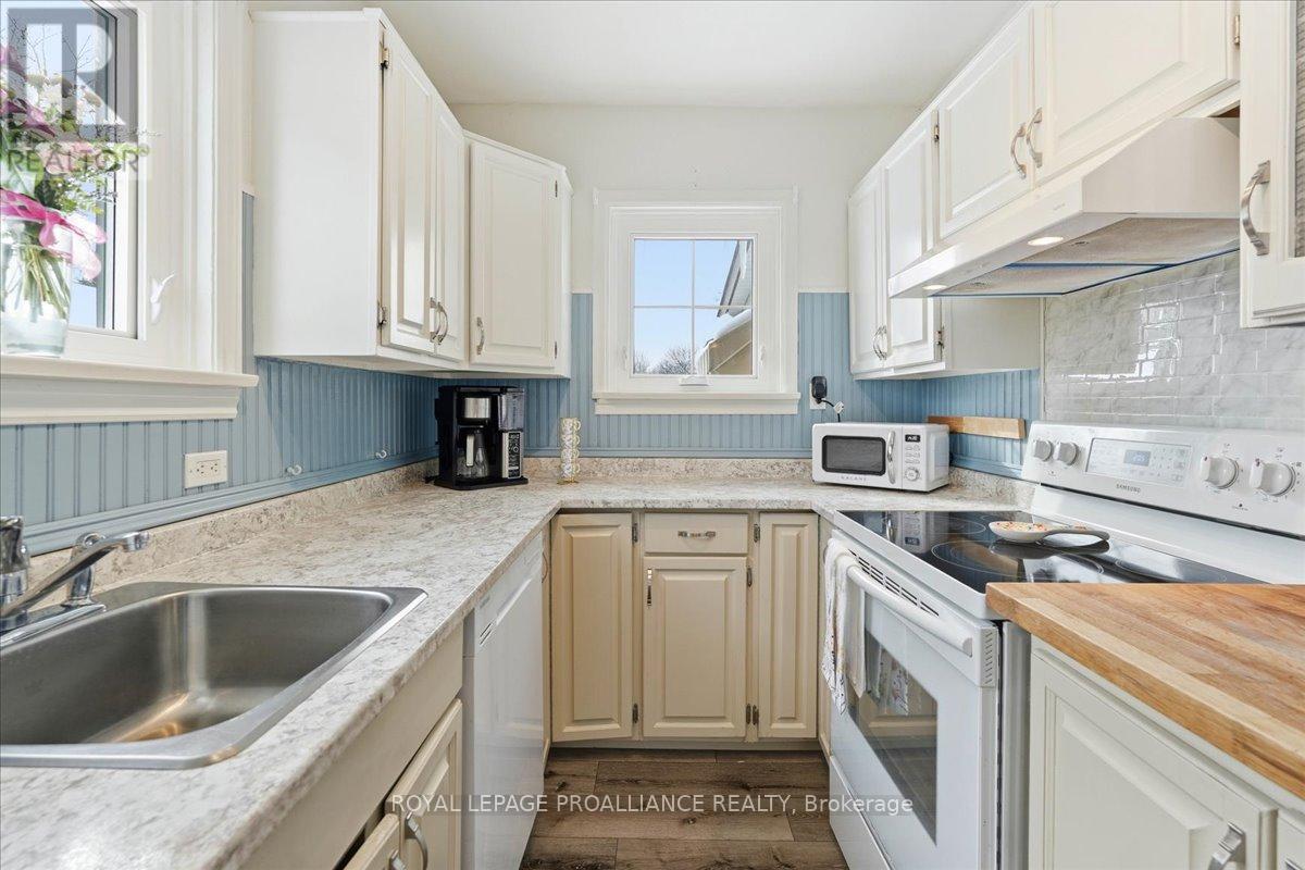 












322 DUFFERIN AVENUE

,
Belleville (Belleville Ward),




Ontario
K8N3X7

