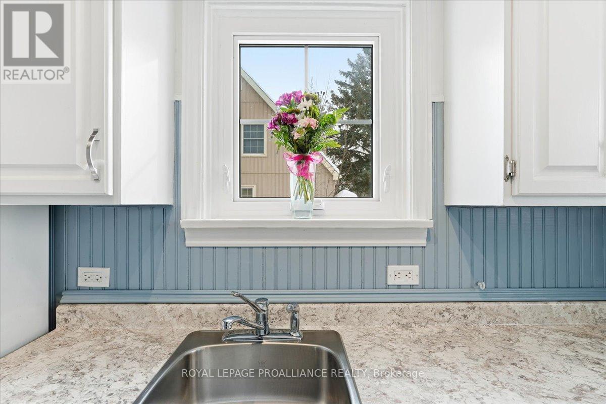 












322 DUFFERIN AVENUE

,
Belleville (Belleville Ward),




Ontario
K8N3X7

