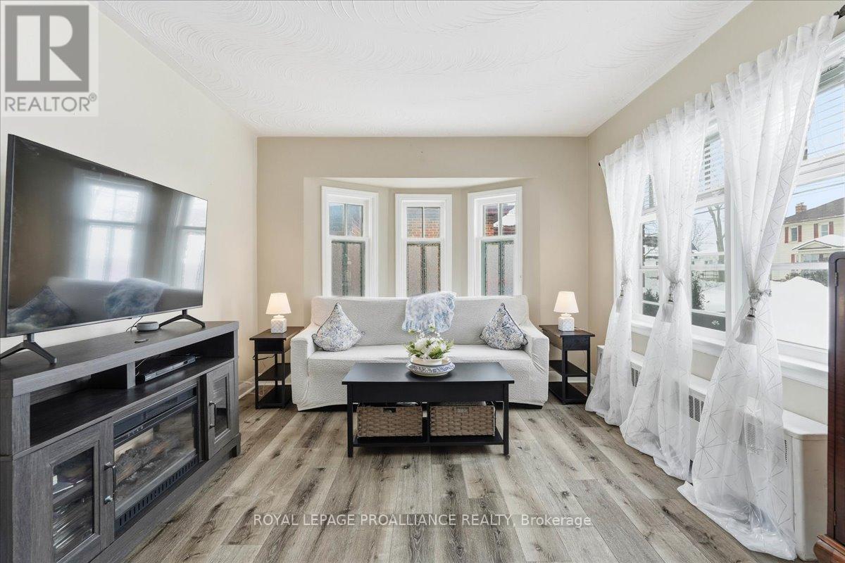 












322 DUFFERIN AVENUE

,
Belleville (Belleville Ward),




Ontario
K8N3X7

