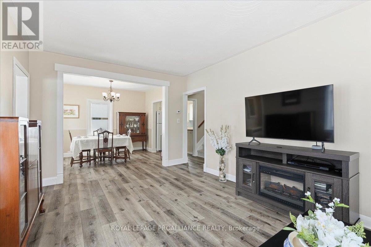 












322 DUFFERIN AVENUE

,
Belleville (Belleville Ward),




Ontario
K8N3X7

