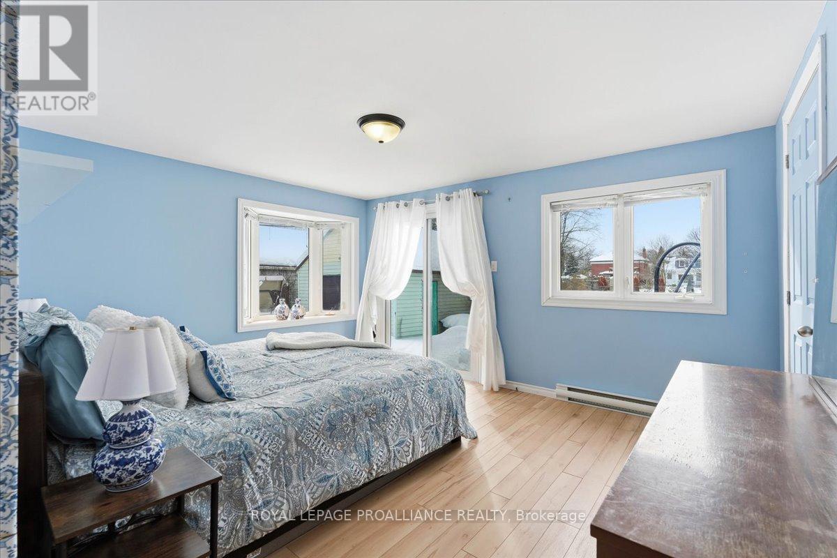 












322 DUFFERIN AVENUE

,
Belleville (Belleville Ward),




Ontario
K8N3X7

