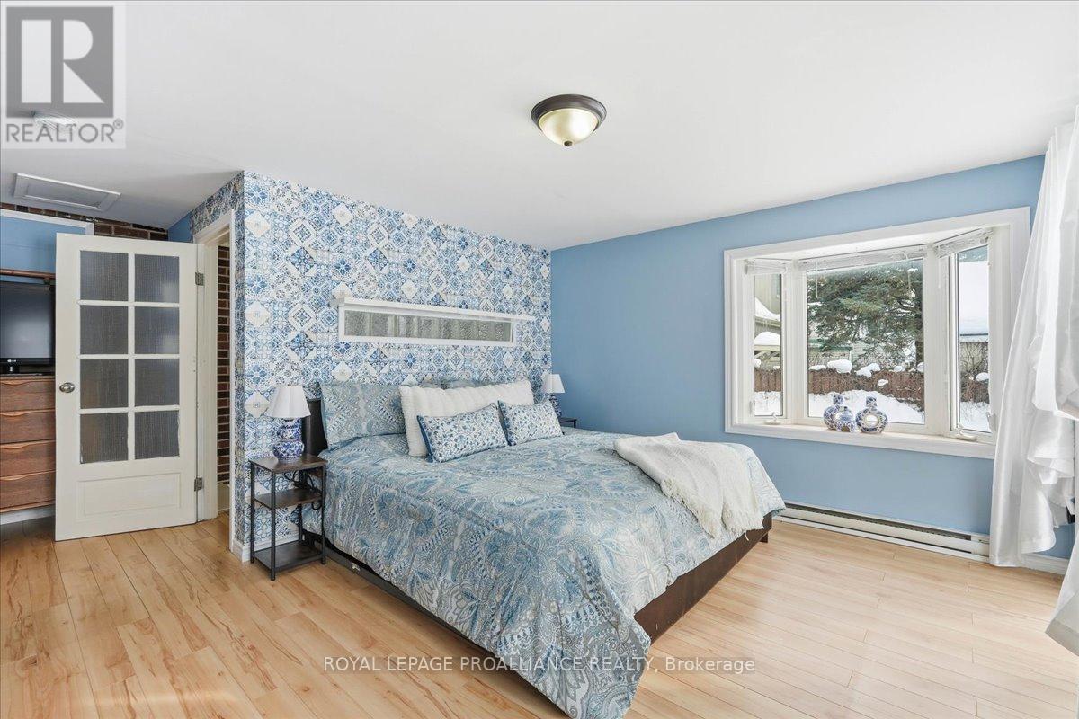 












322 DUFFERIN AVENUE

,
Belleville (Belleville Ward),




Ontario
K8N3X7

