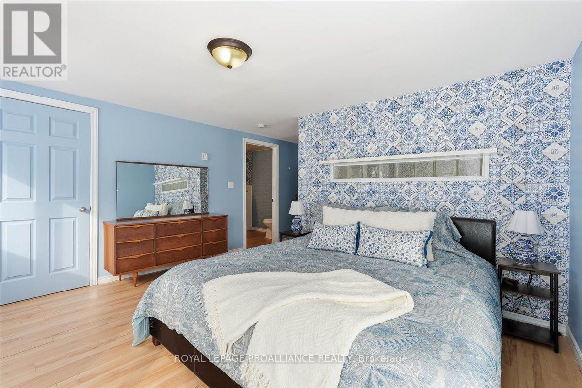 












322 DUFFERIN AVENUE

,
Belleville (Belleville Ward),




Ontario
K8N3X7

