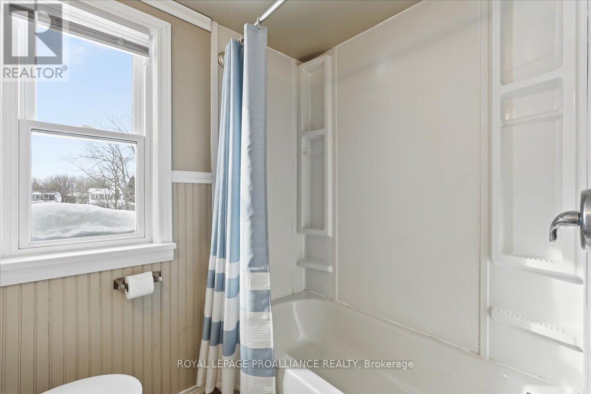 












322 DUFFERIN AVENUE

,
Belleville (Belleville Ward),




Ontario
K8N3X7

