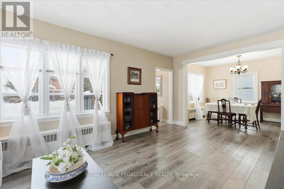 












322 DUFFERIN AVENUE

,
Belleville (Belleville Ward),




Ontario
K8N3X7

