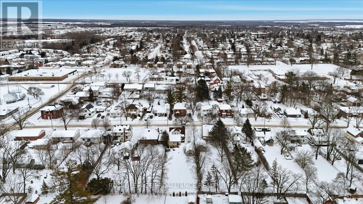 












322 DUFFERIN AVENUE

,
Belleville (Belleville Ward),




Ontario
K8N3X7

