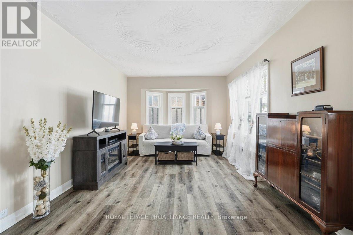 












322 DUFFERIN AVENUE

,
Belleville (Belleville Ward),




Ontario
K8N3X7

